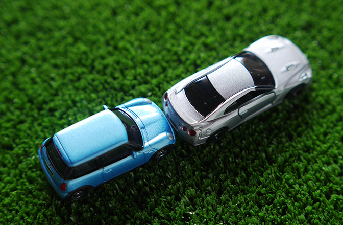 もらい事故に遭った場合の保険や示談交渉の手順・対応方法