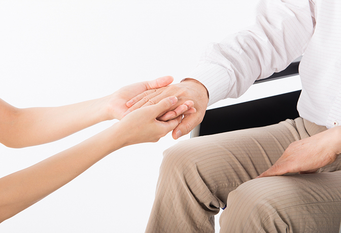 高齢者の親が交通事故に遭ったときの慰謝料はどうなるか？