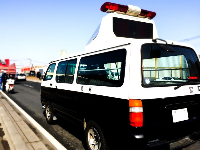 当たり屋 あおり運転 対処法 警察を呼ぶ