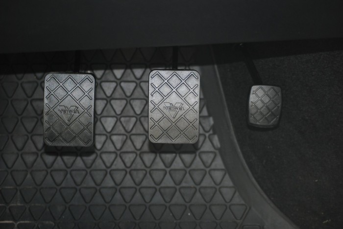 ブレーキとアクセル踏み間違い