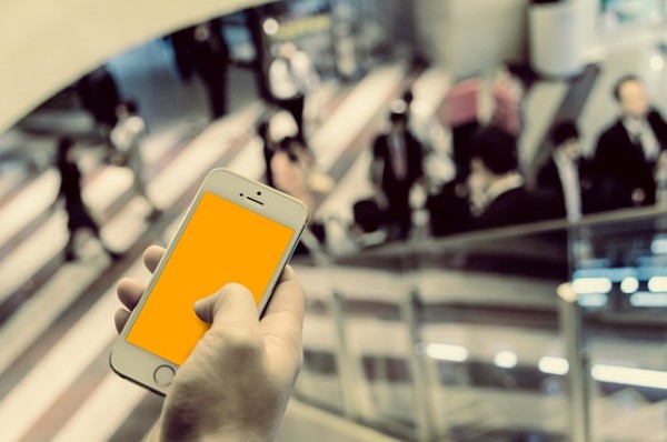 ながらスマホで犯罪者続出！？数千万の賠償金払っても「歩きスマホ」「自転車スマホ」しますか？